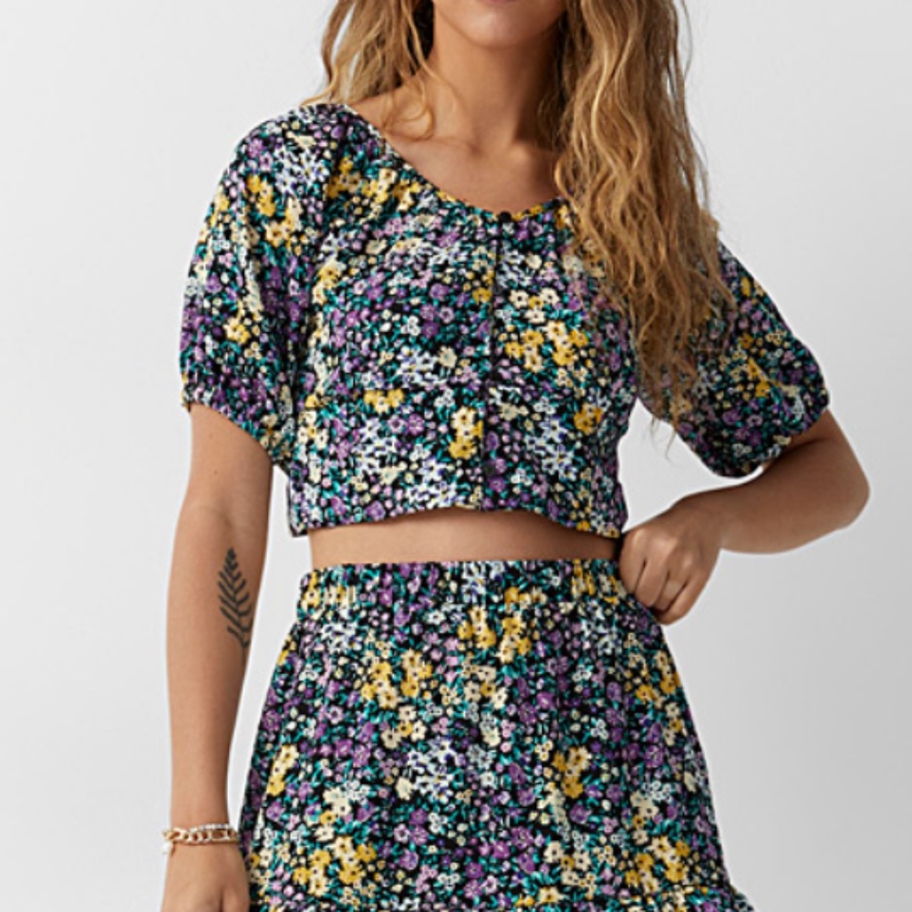 Only flowers puff-sleeve buttoned cropped blouse NWT
